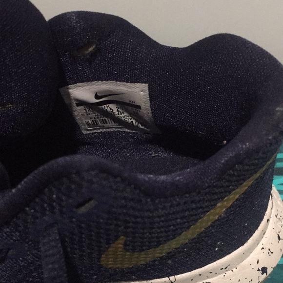 Nike Girl Sneaker Size12 - Picture 5 of 10